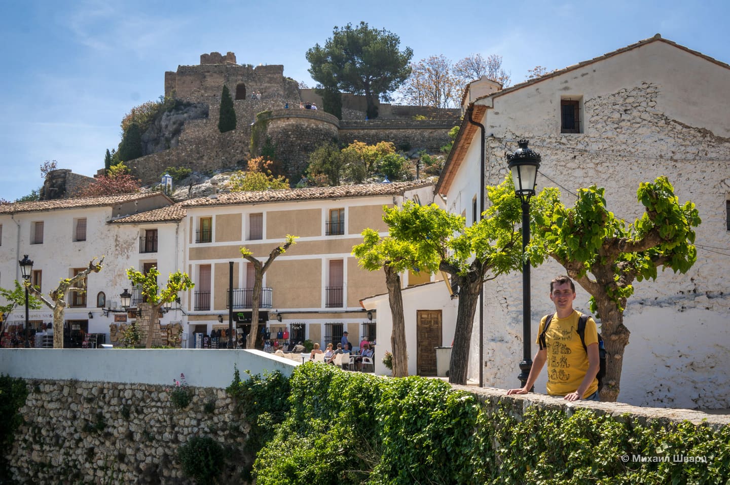 Das Schloss des Königs (Castillo del Rey) ist hinter mir zu sehen