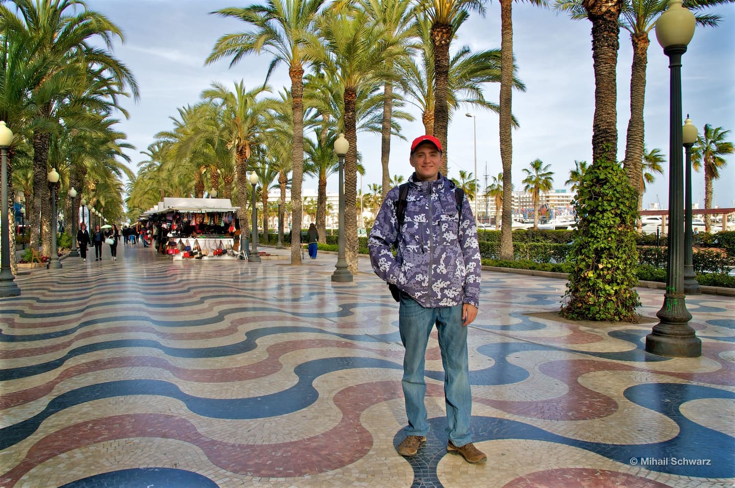 Kai mit Wellenmosaik