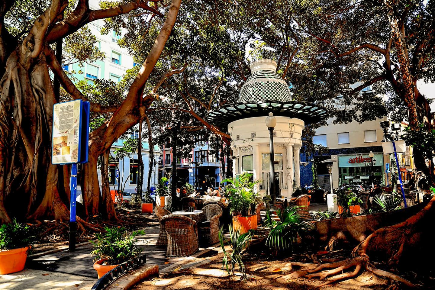 Platz Portal de Elche