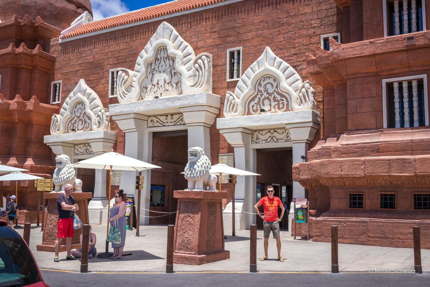 Der Eingang zum Siam Park ist im siamesischen Stil gestaltet